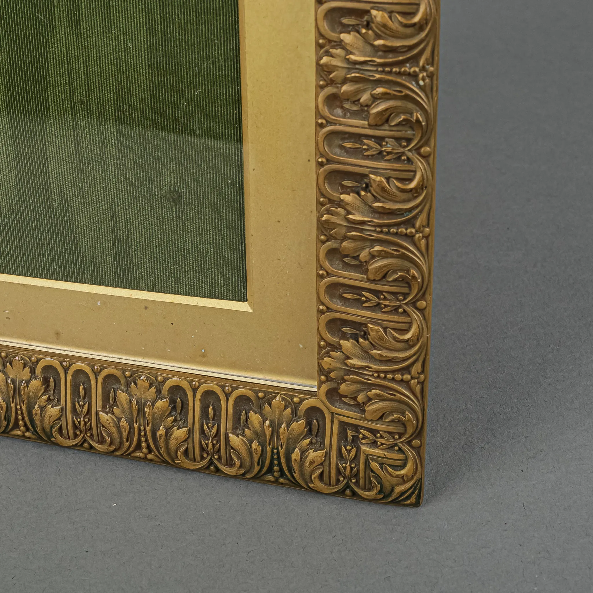 EDWARD MILLER & SON Cast Brass 6x8 Picture Frame